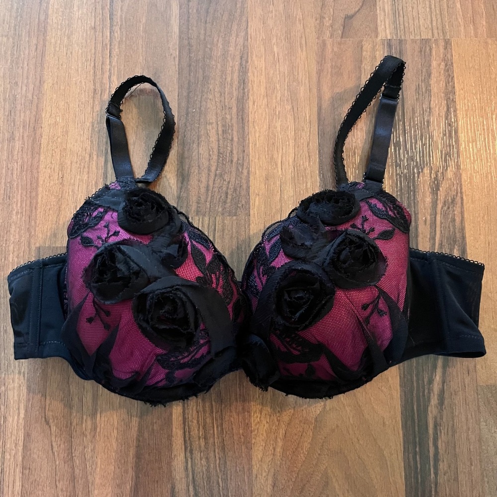 Cacique Wired Mesh Overlay Fabric Flowers Bra Size 42B Raspberry Black Coquette